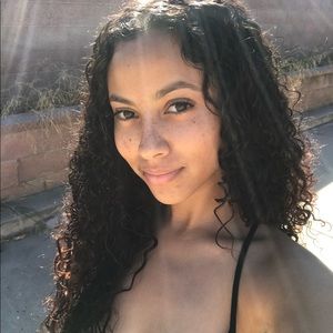 Meet your Posher, Simone